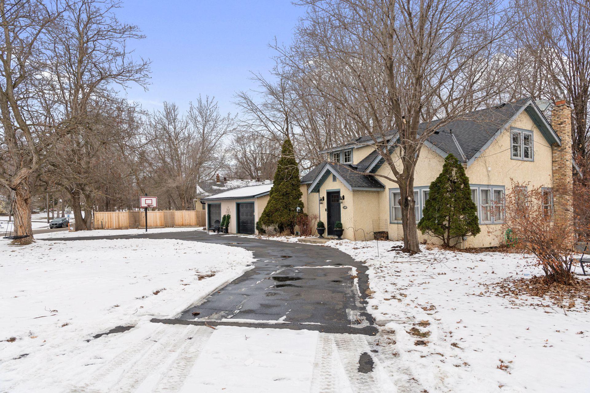 5149 Woodridge Road