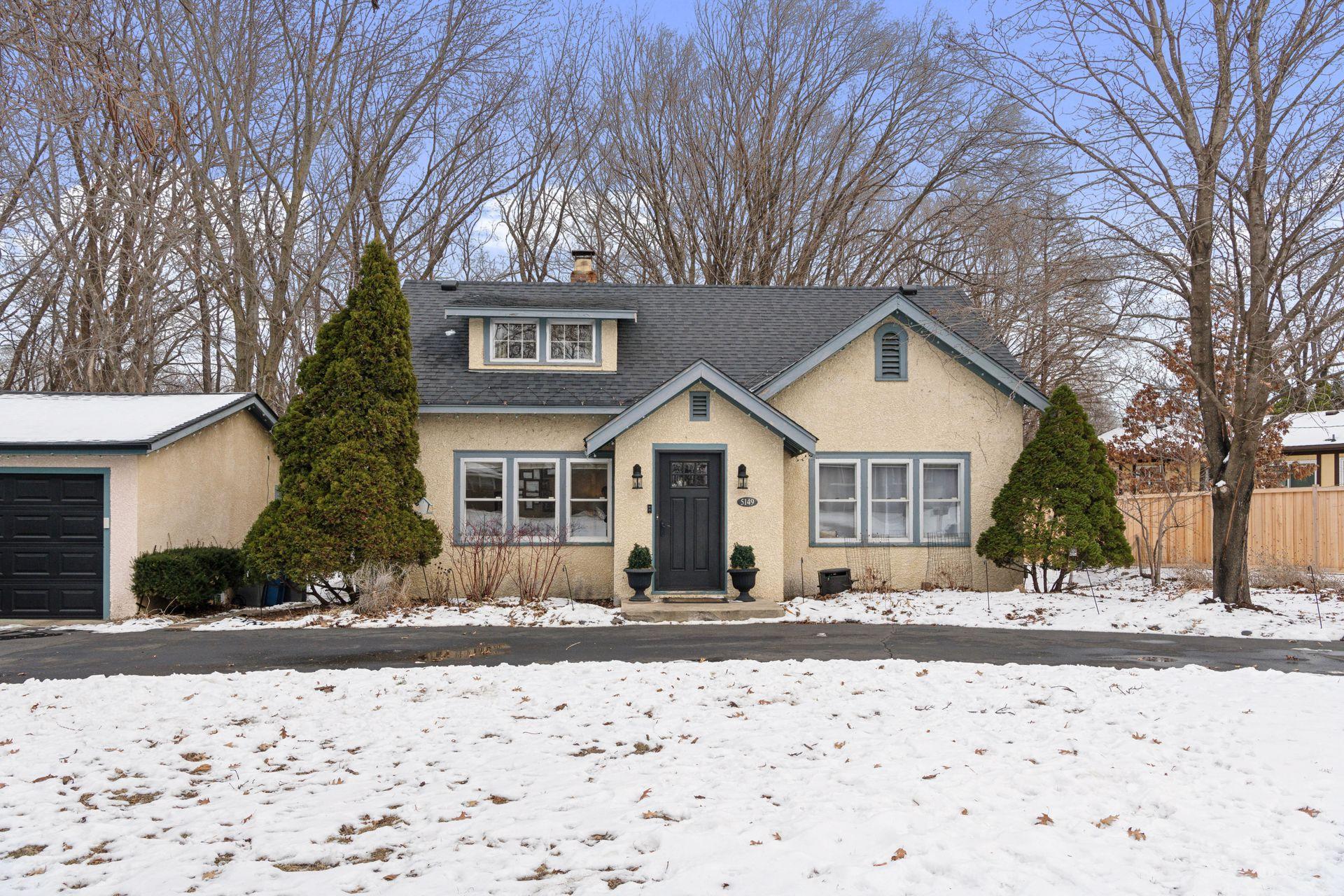 5149 Woodridge Road