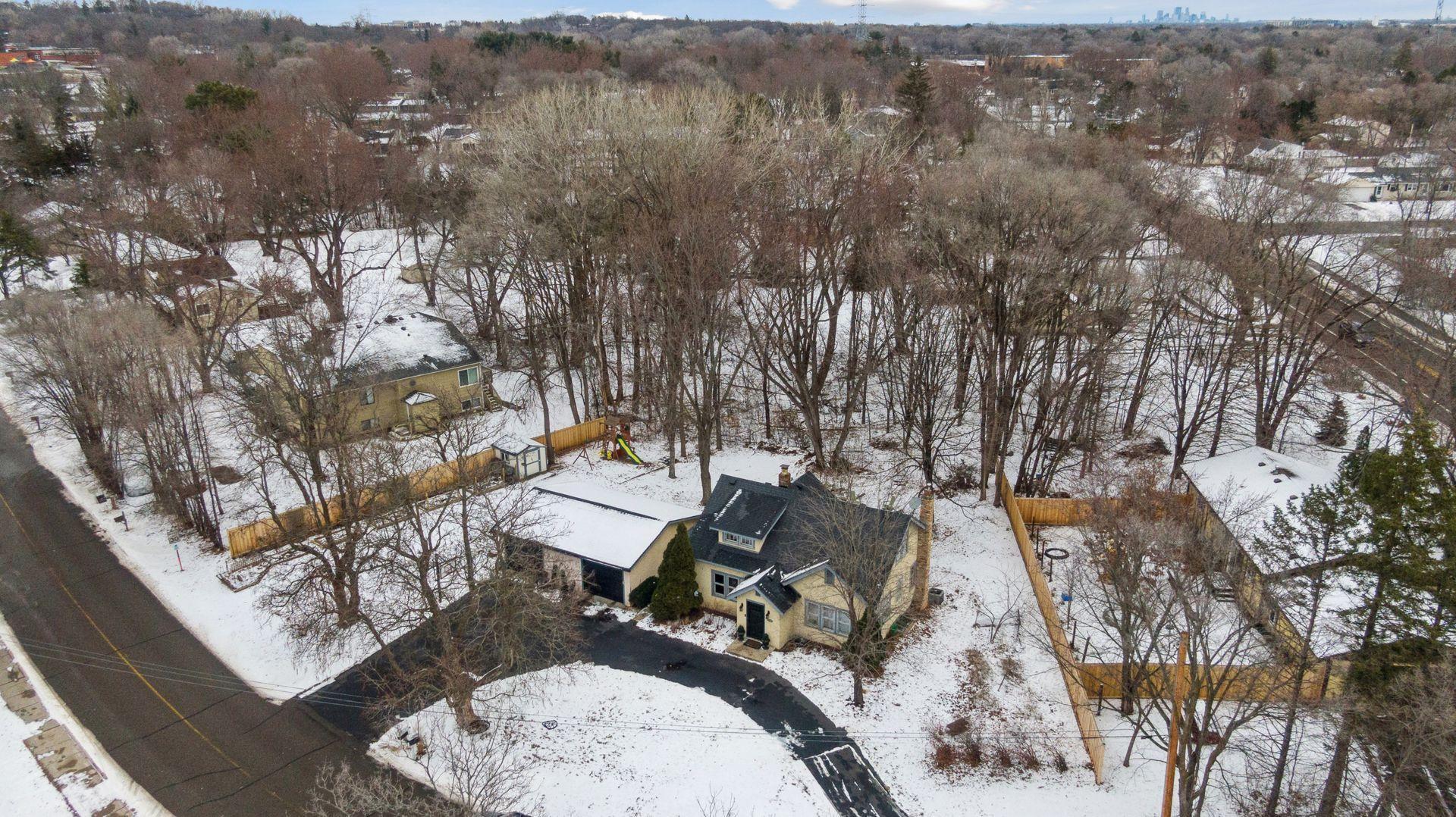 5149 Woodridge Road