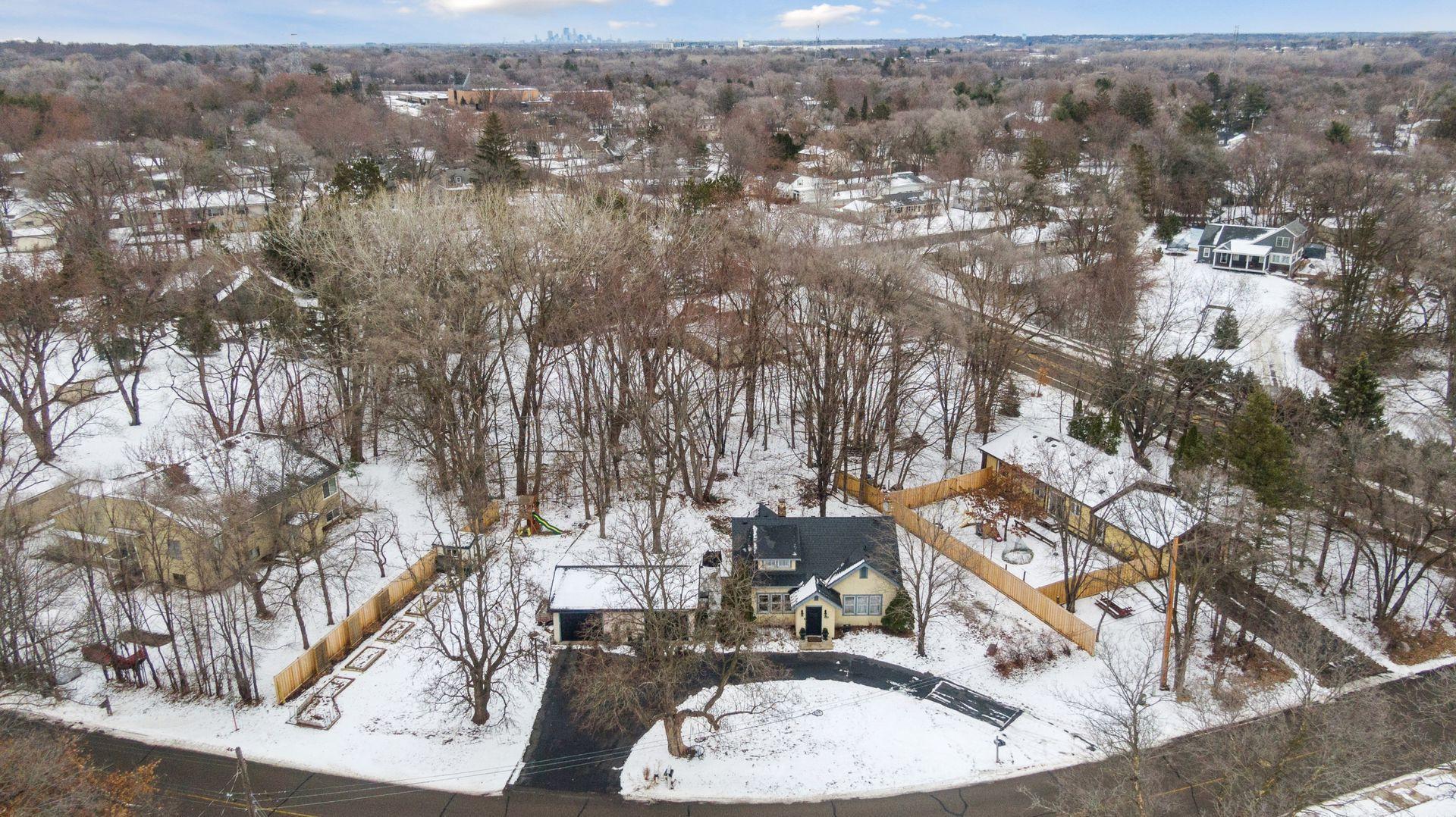 5149 Woodridge Road