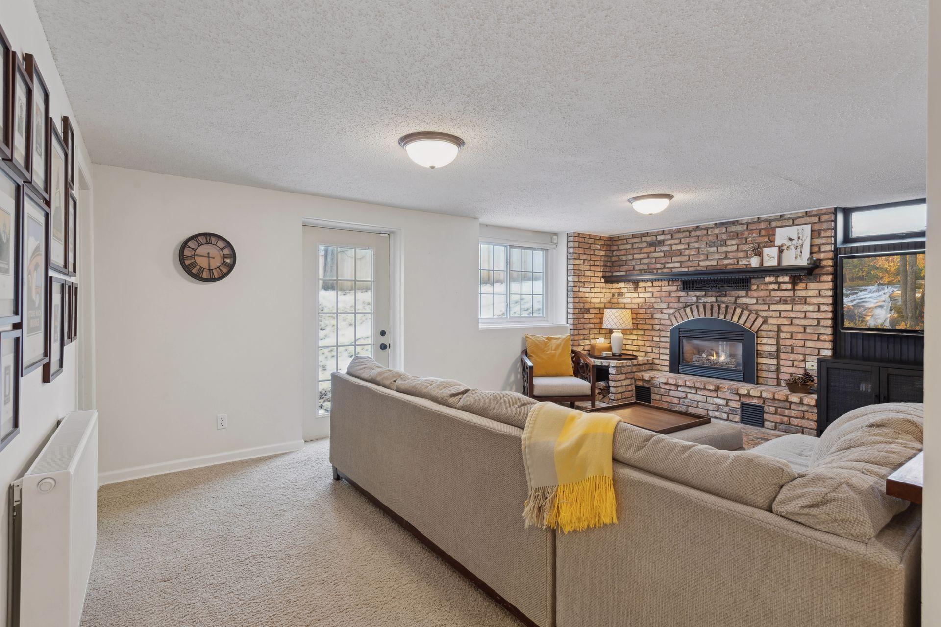 5149 Woodridge Road