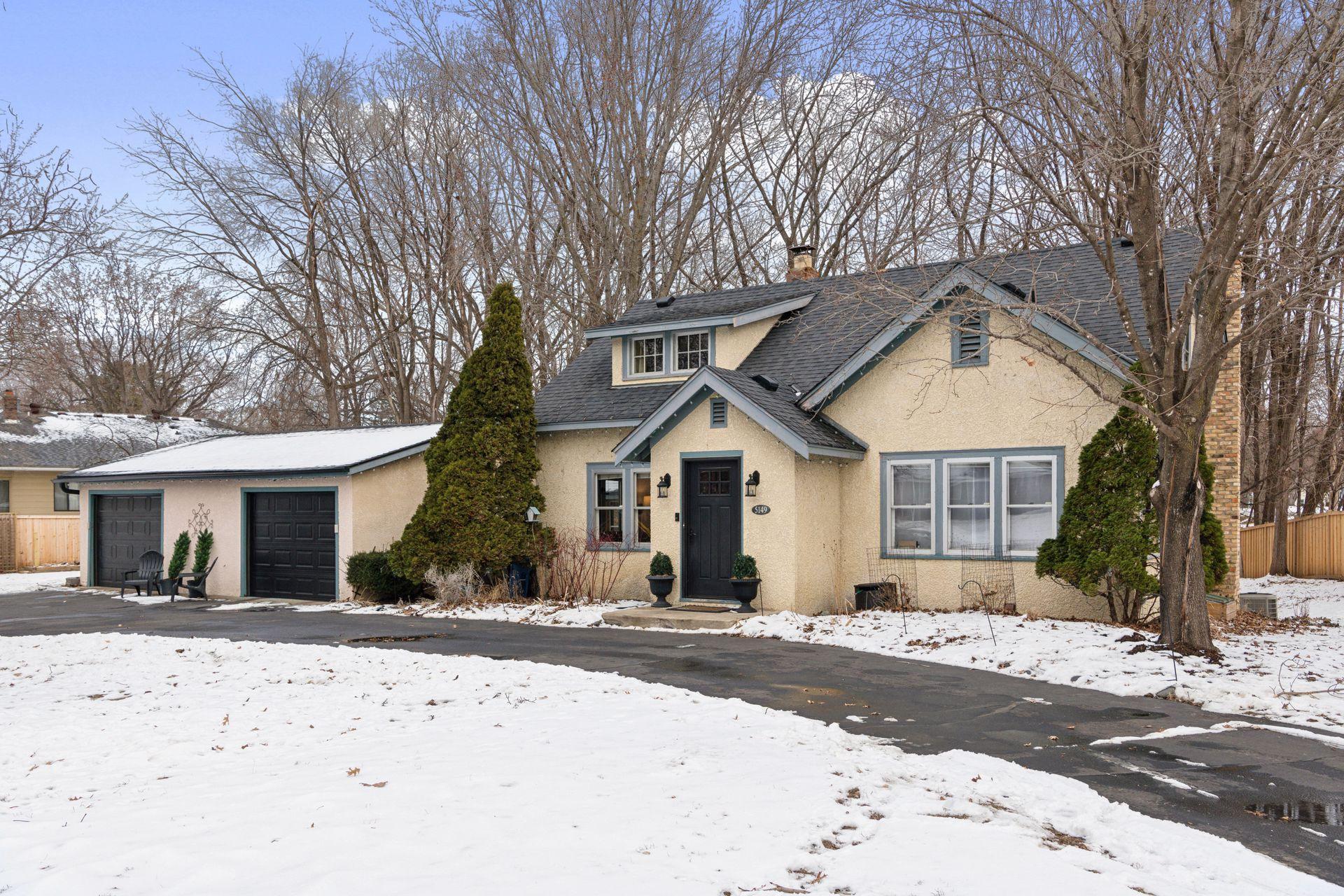 5149 Woodridge Road