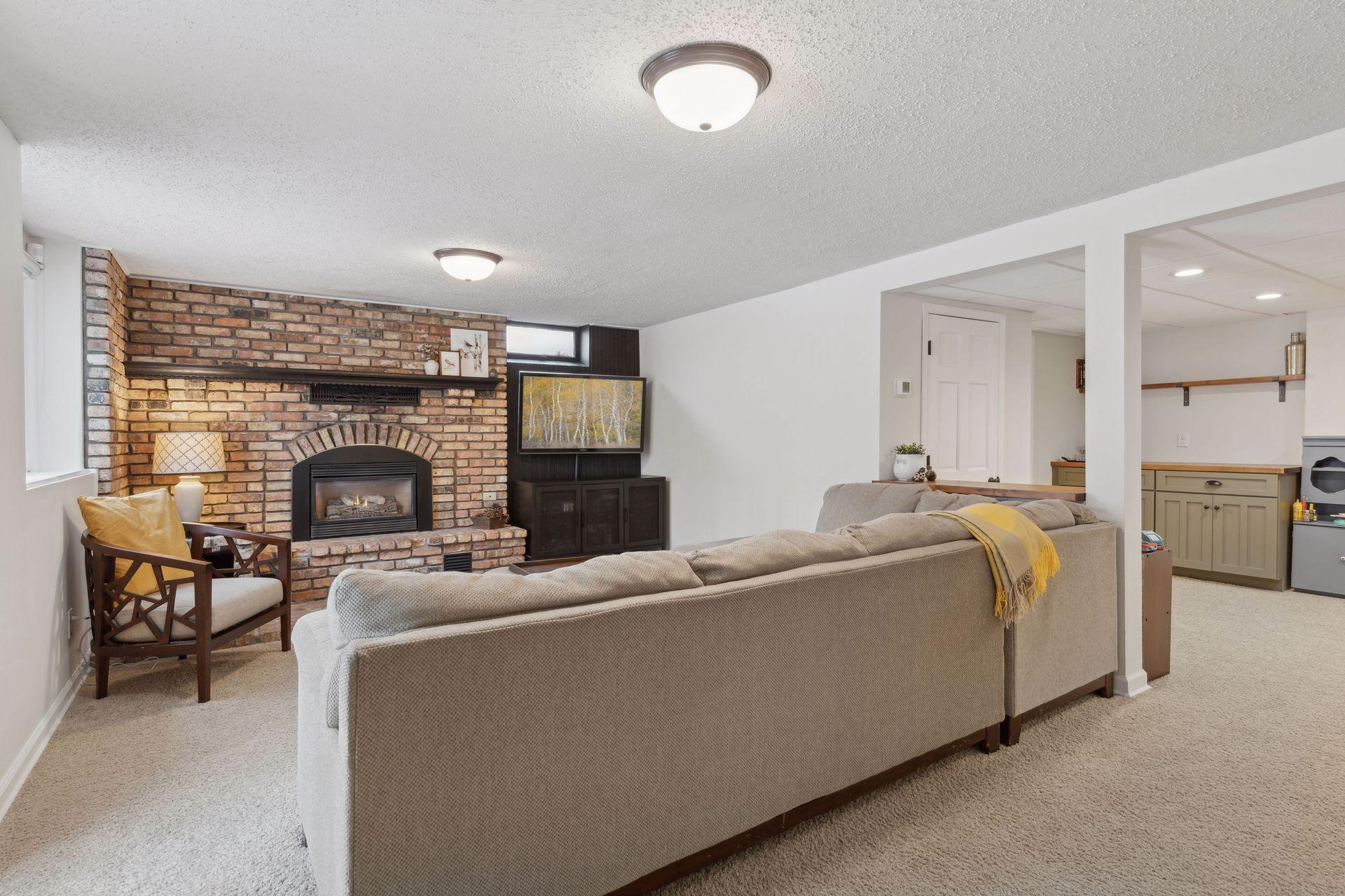 5149 Woodridge Road