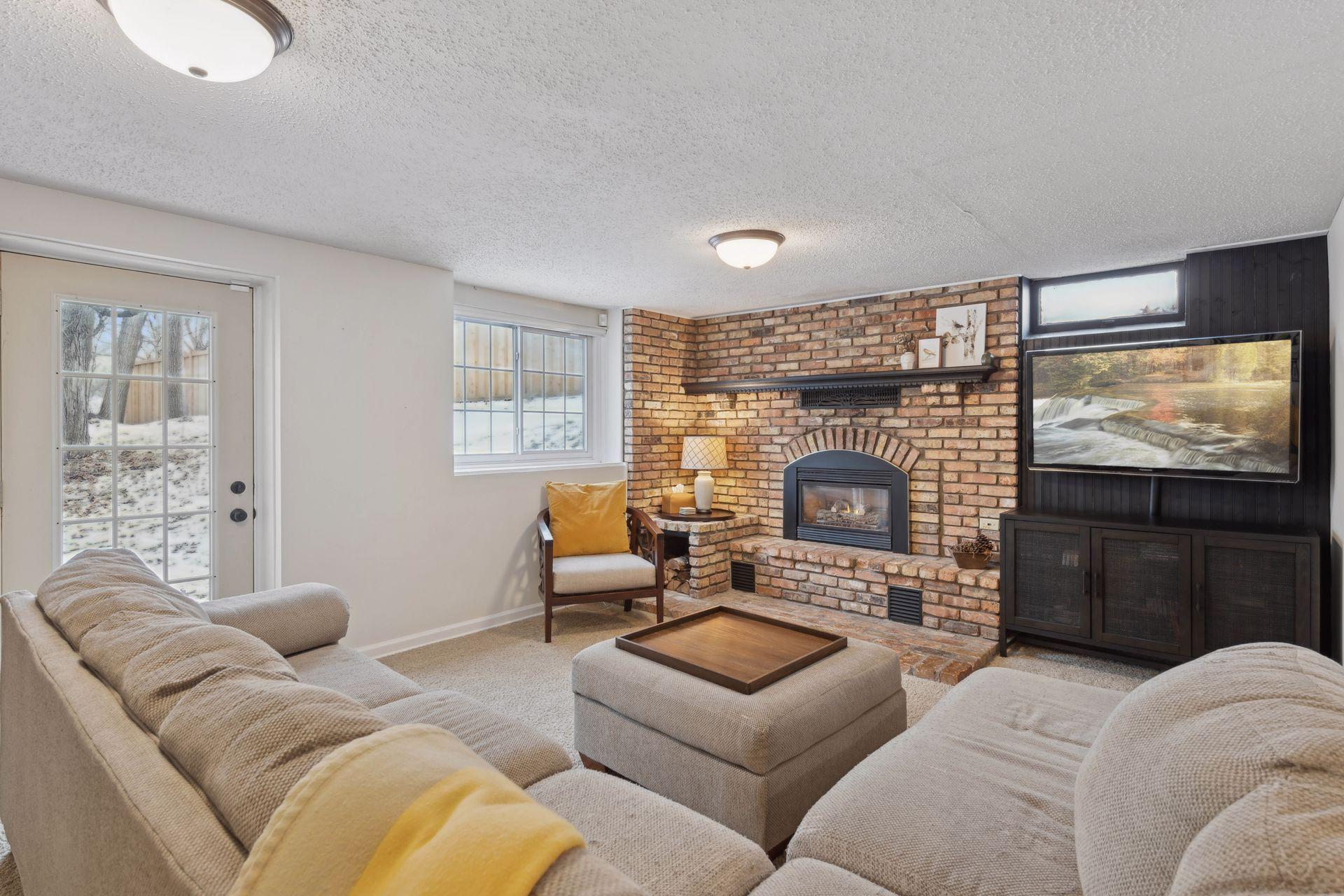 5149 Woodridge Road