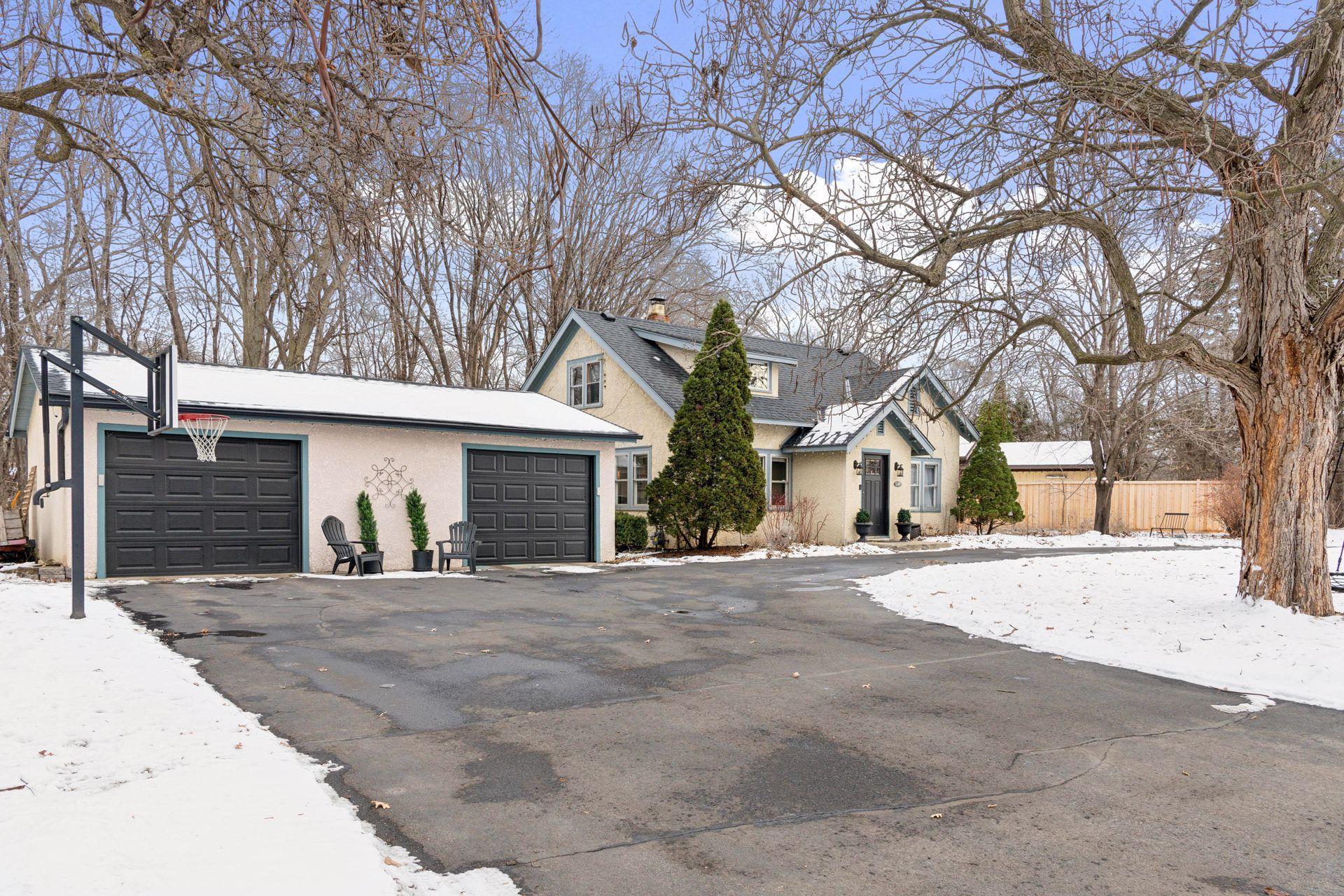 5149 Woodridge Road