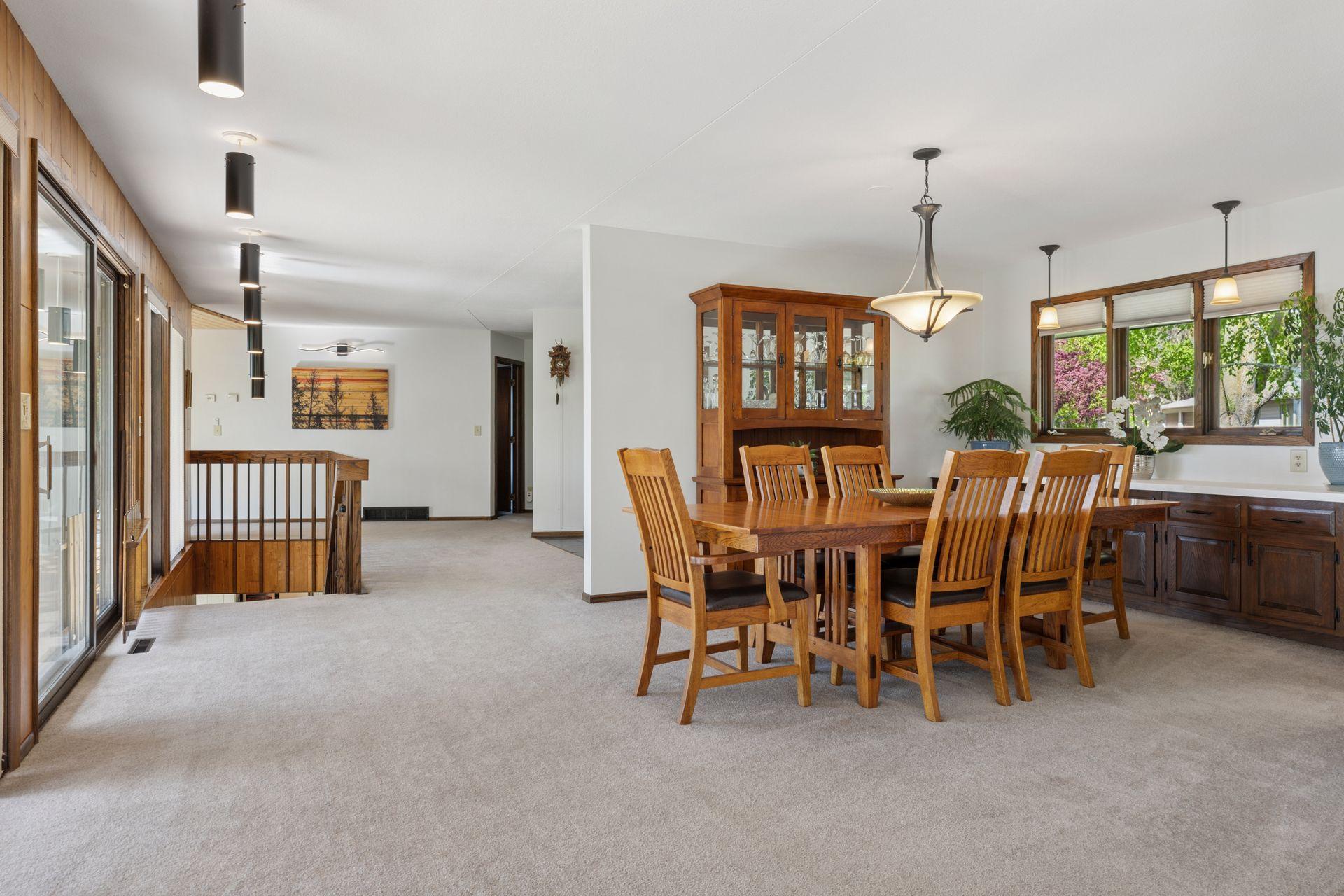 137 Fairlawn Avenue E