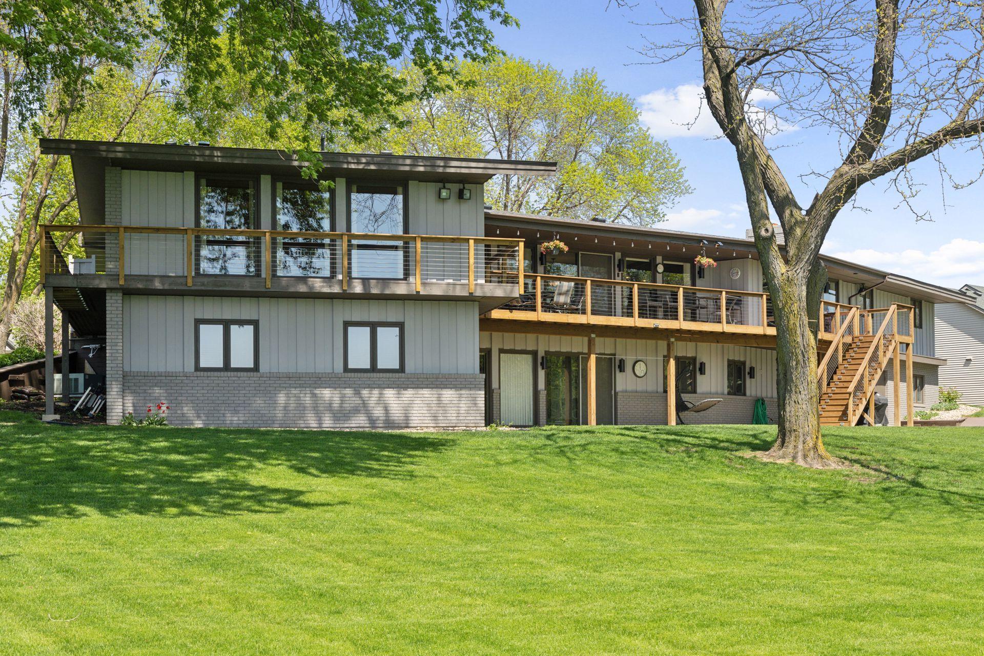 137 Fairlawn Avenue E