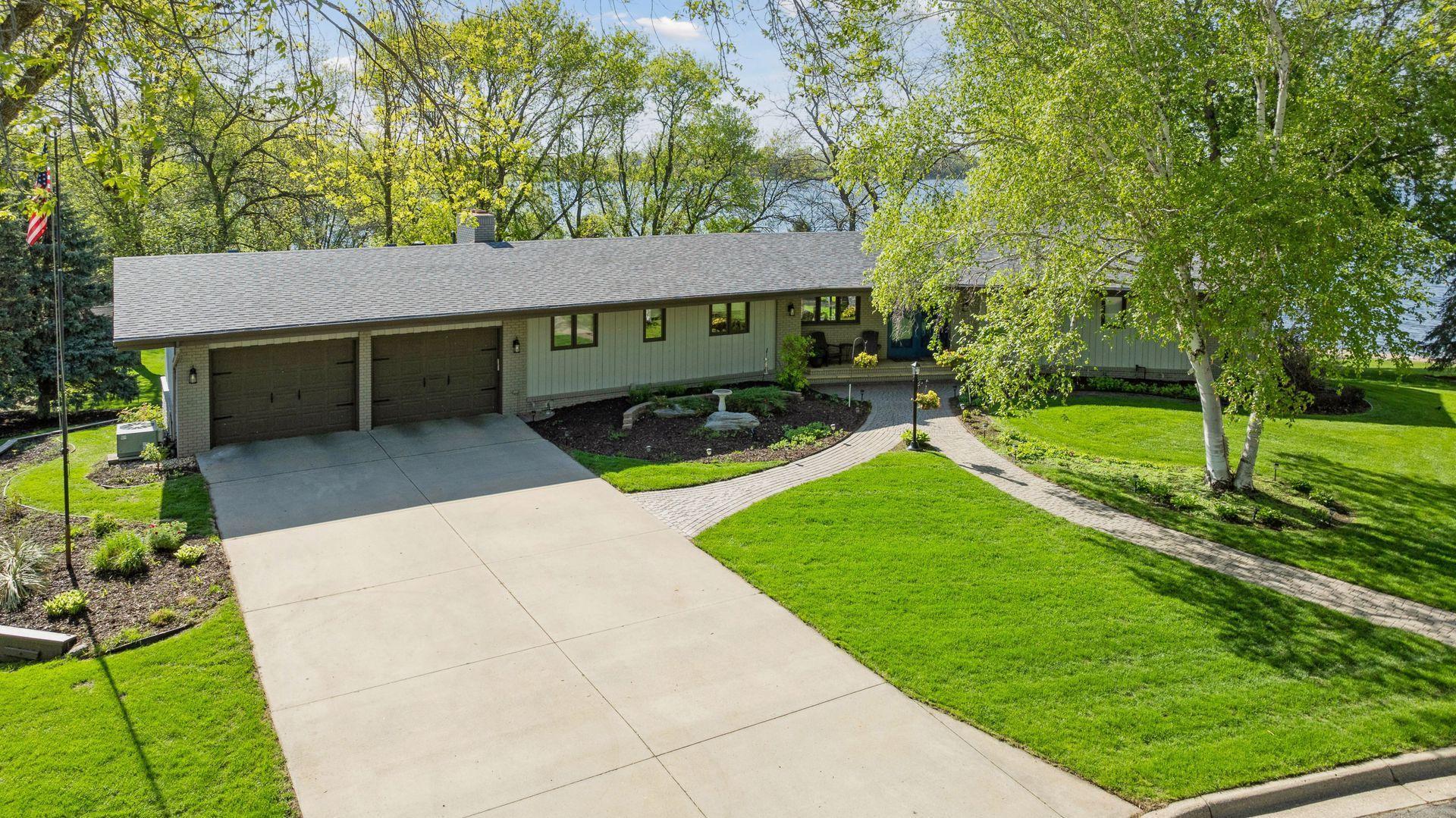 137 Fairlawn Avenue E