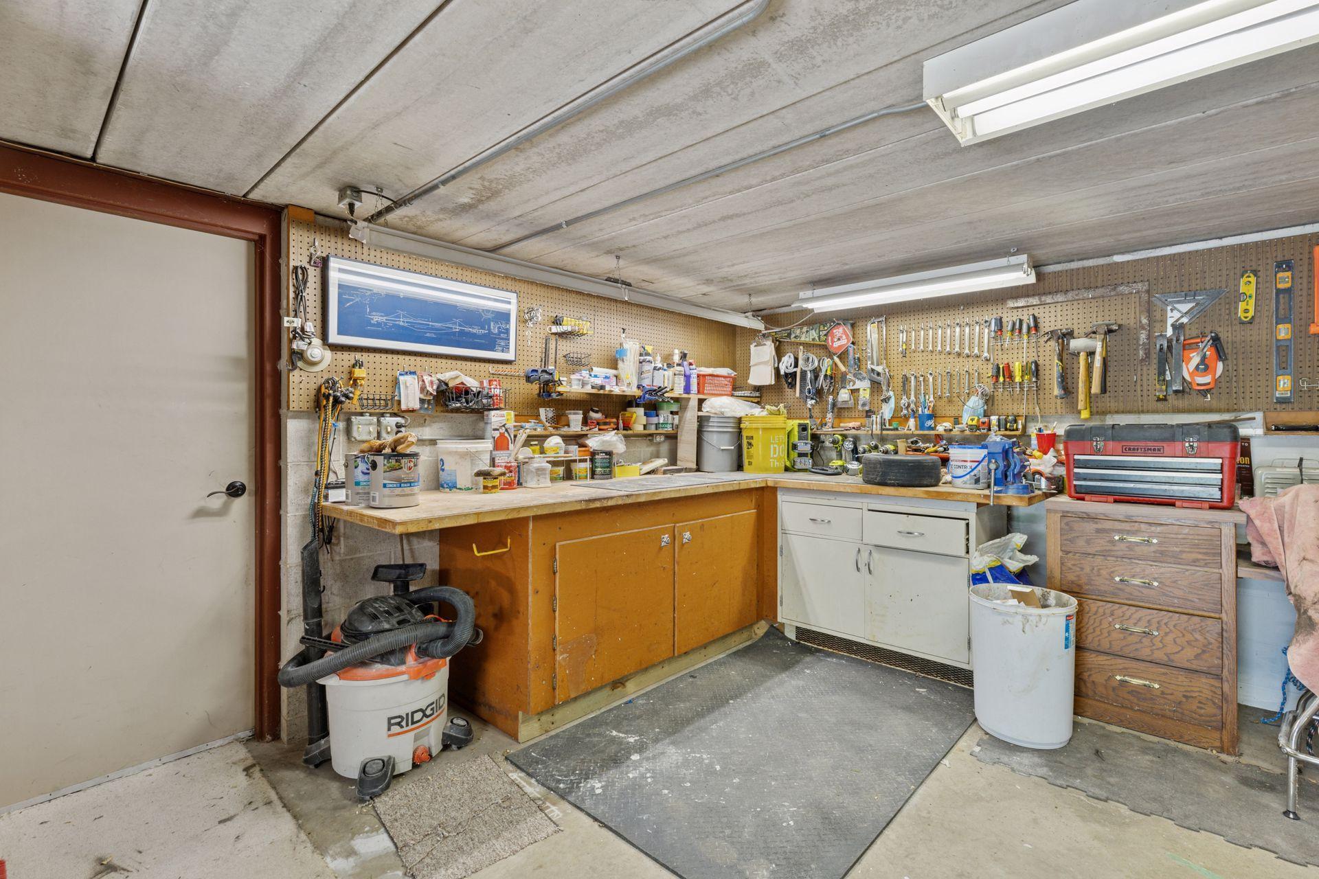 137 Fairlawn Avenue E