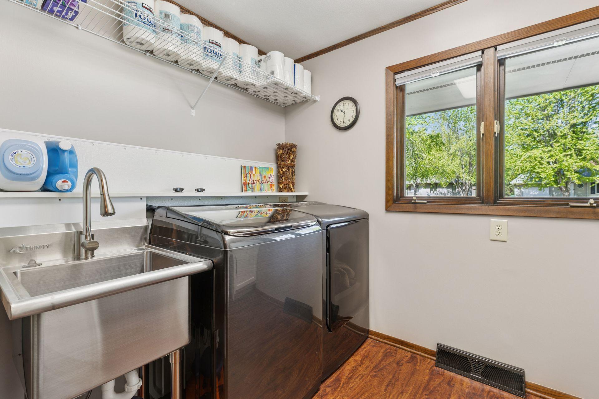 137 Fairlawn Avenue E
