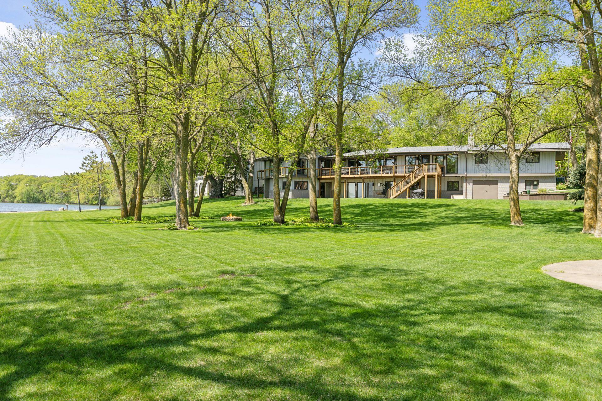 137 Fairlawn Avenue E