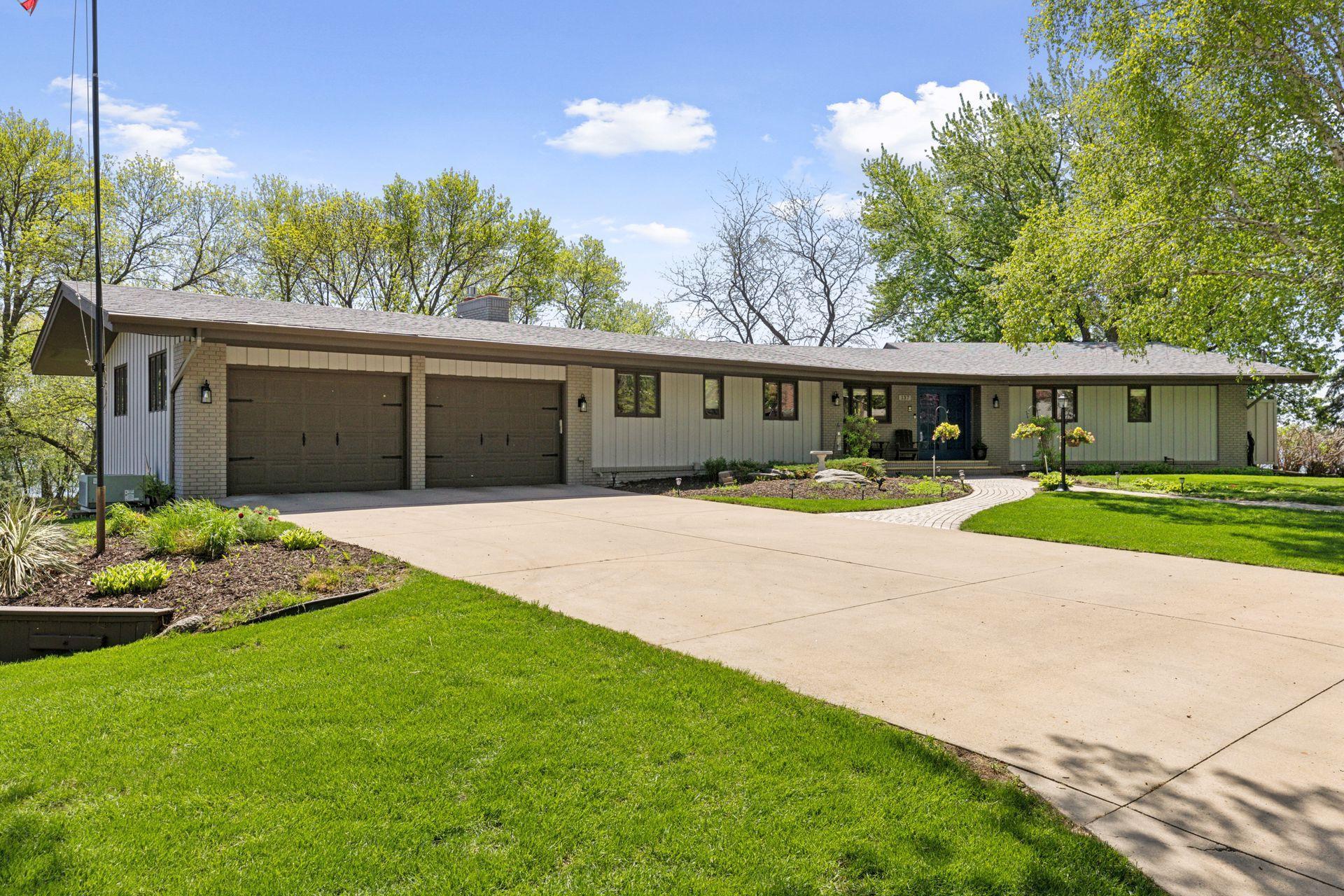 137 Fairlawn Avenue E