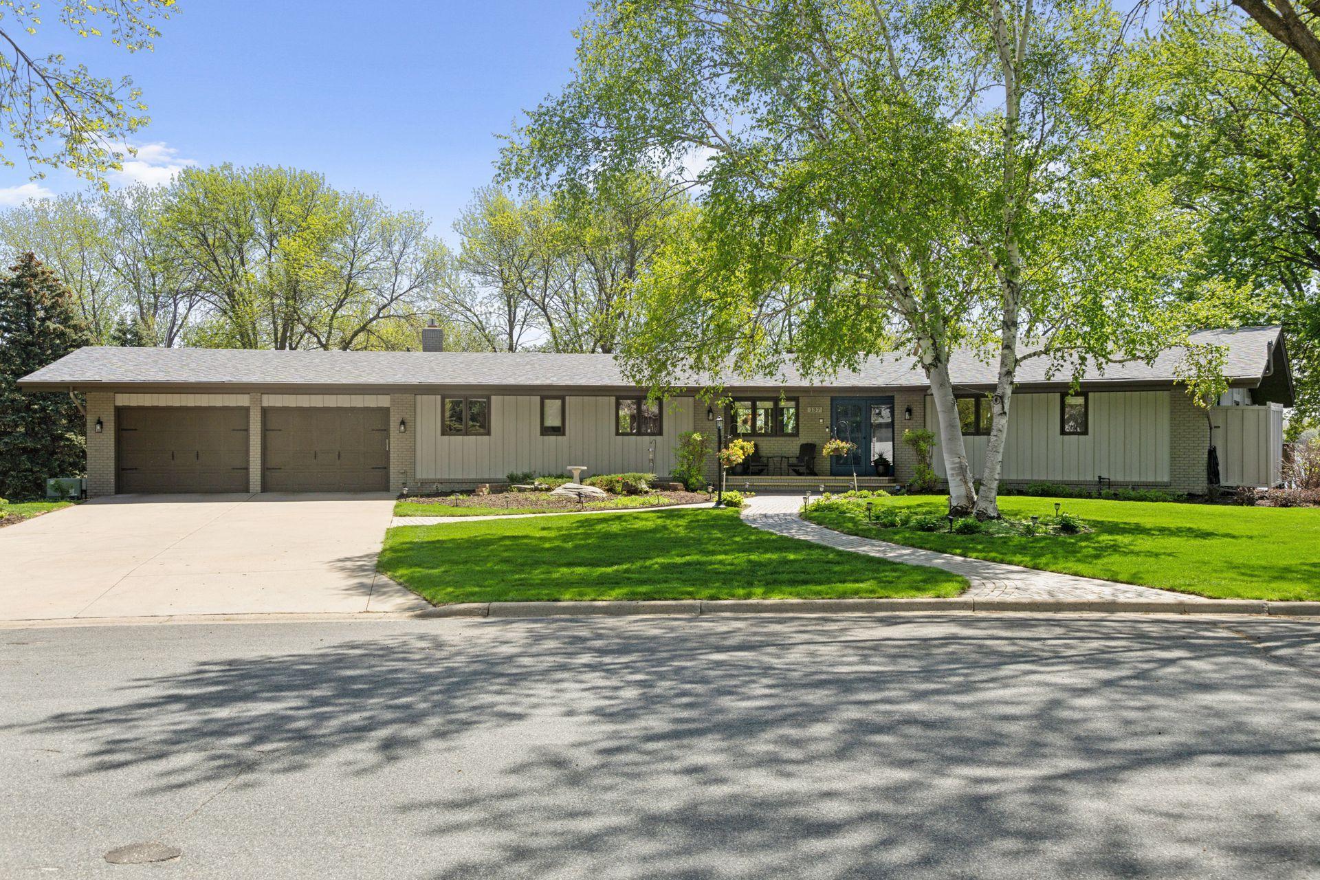 137 Fairlawn Avenue E