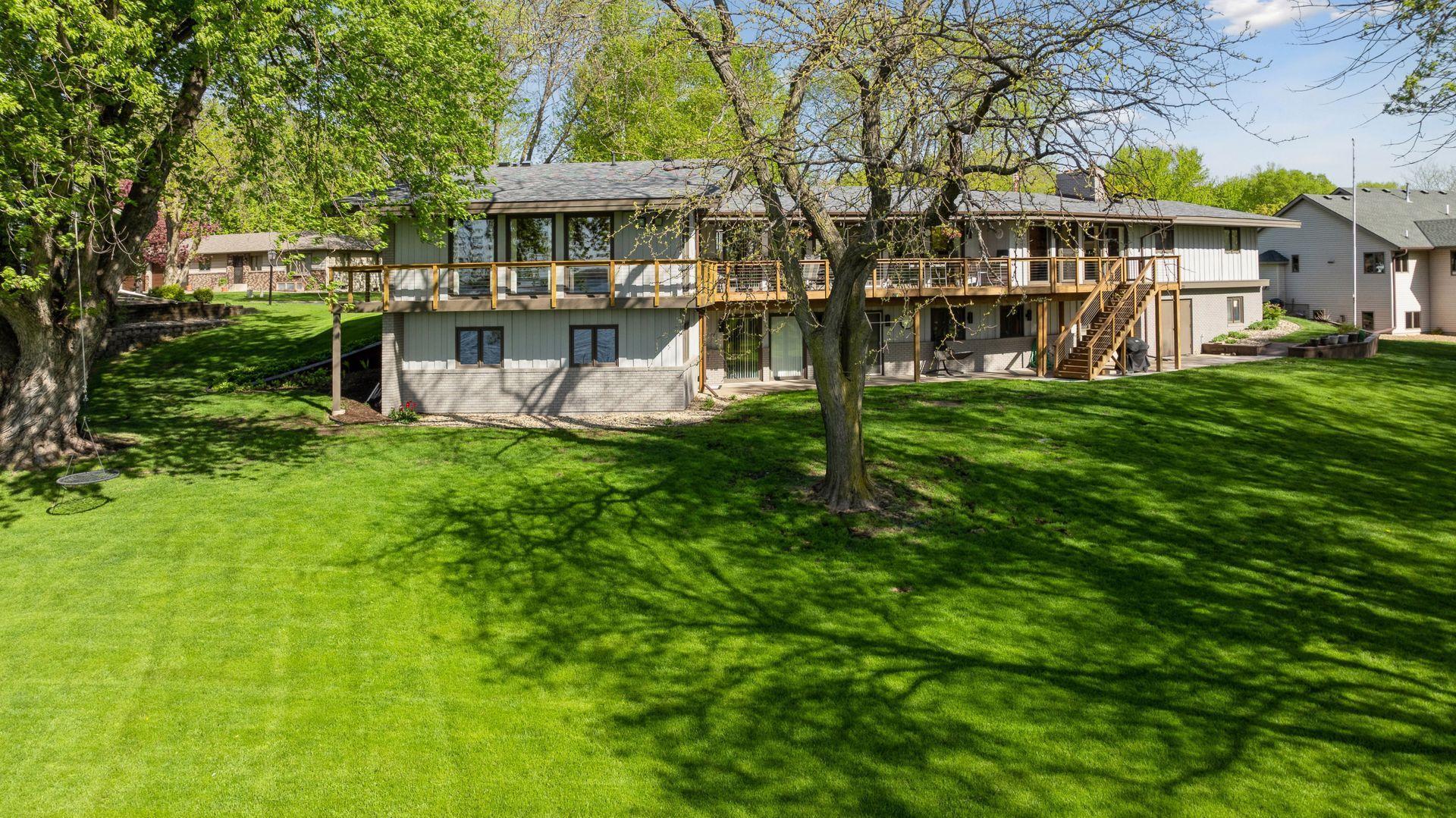 137 Fairlawn Avenue E