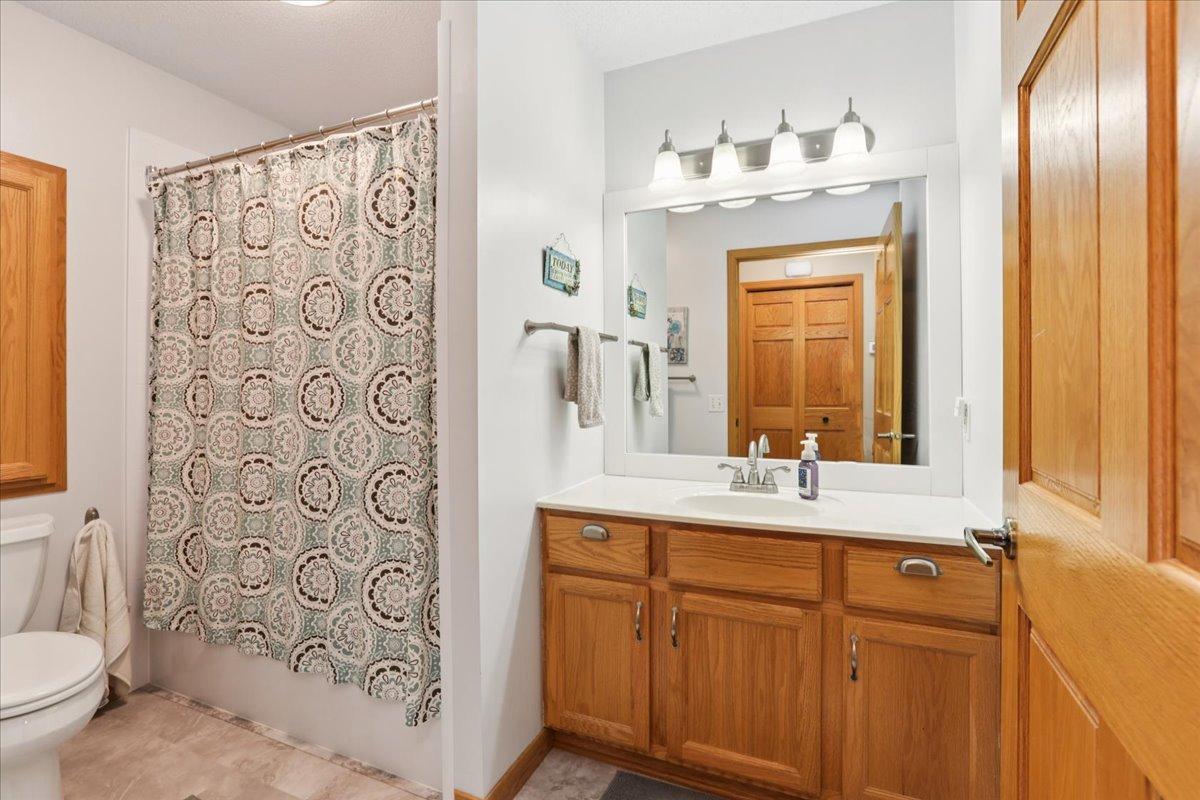 585 Markgrafs Lake Bay