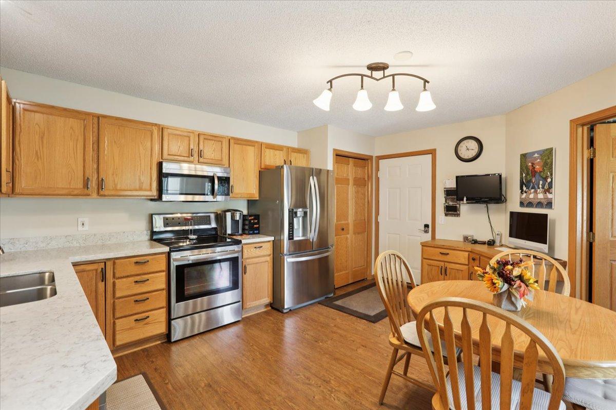 585 Markgrafs Lake Bay