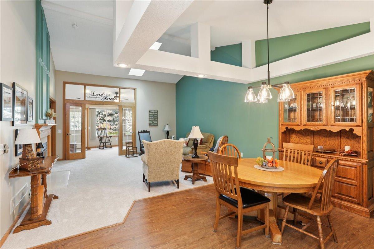 585 Markgrafs Lake Bay