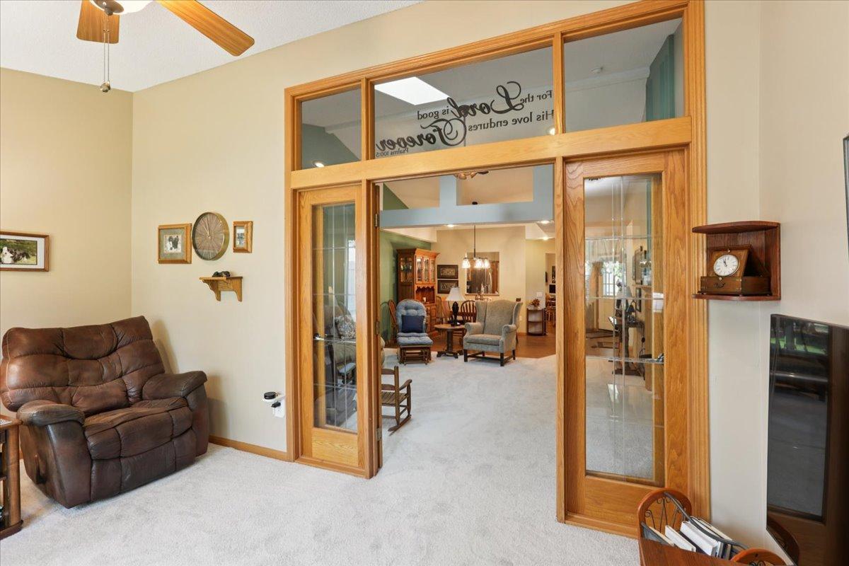 585 Markgrafs Lake Bay