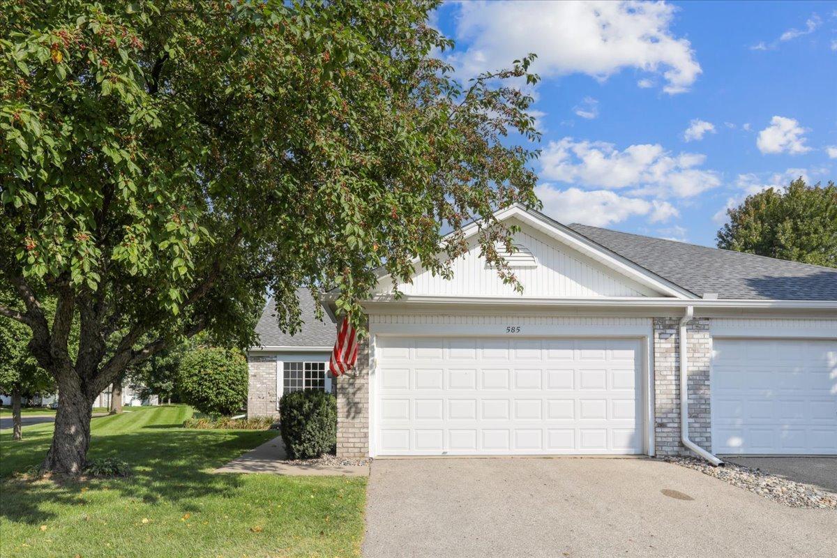 585 Markgrafs Lake Bay