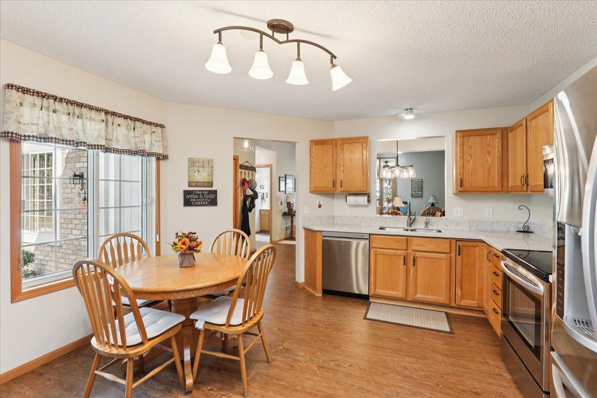 585 Markgrafs Lake Bay