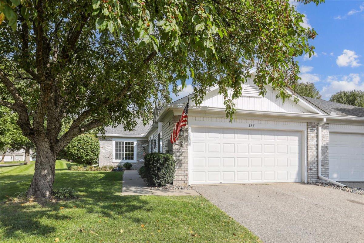 585 Markgrafs Lake Bay