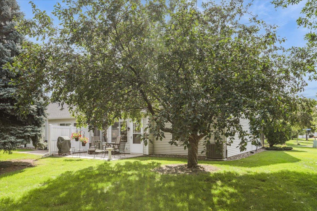 585 Markgrafs Lake Bay