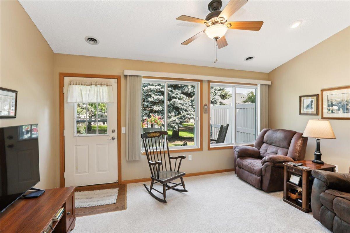 585 Markgrafs Lake Bay