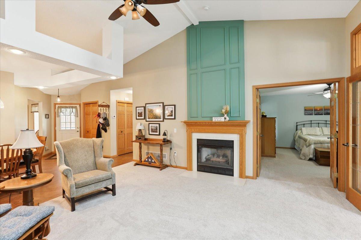 585 Markgrafs Lake Bay