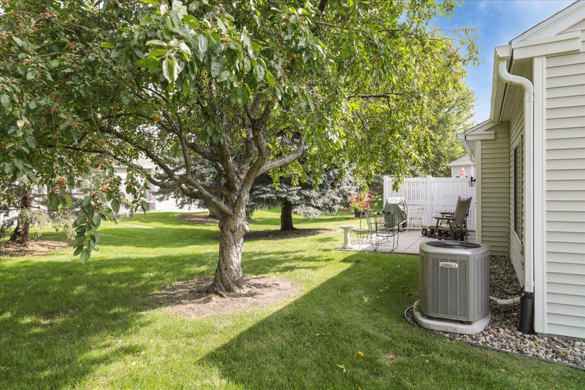 585 Markgrafs Lake Bay