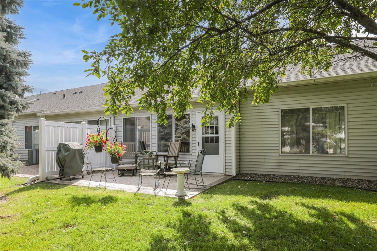 585 Markgrafs Lake Bay