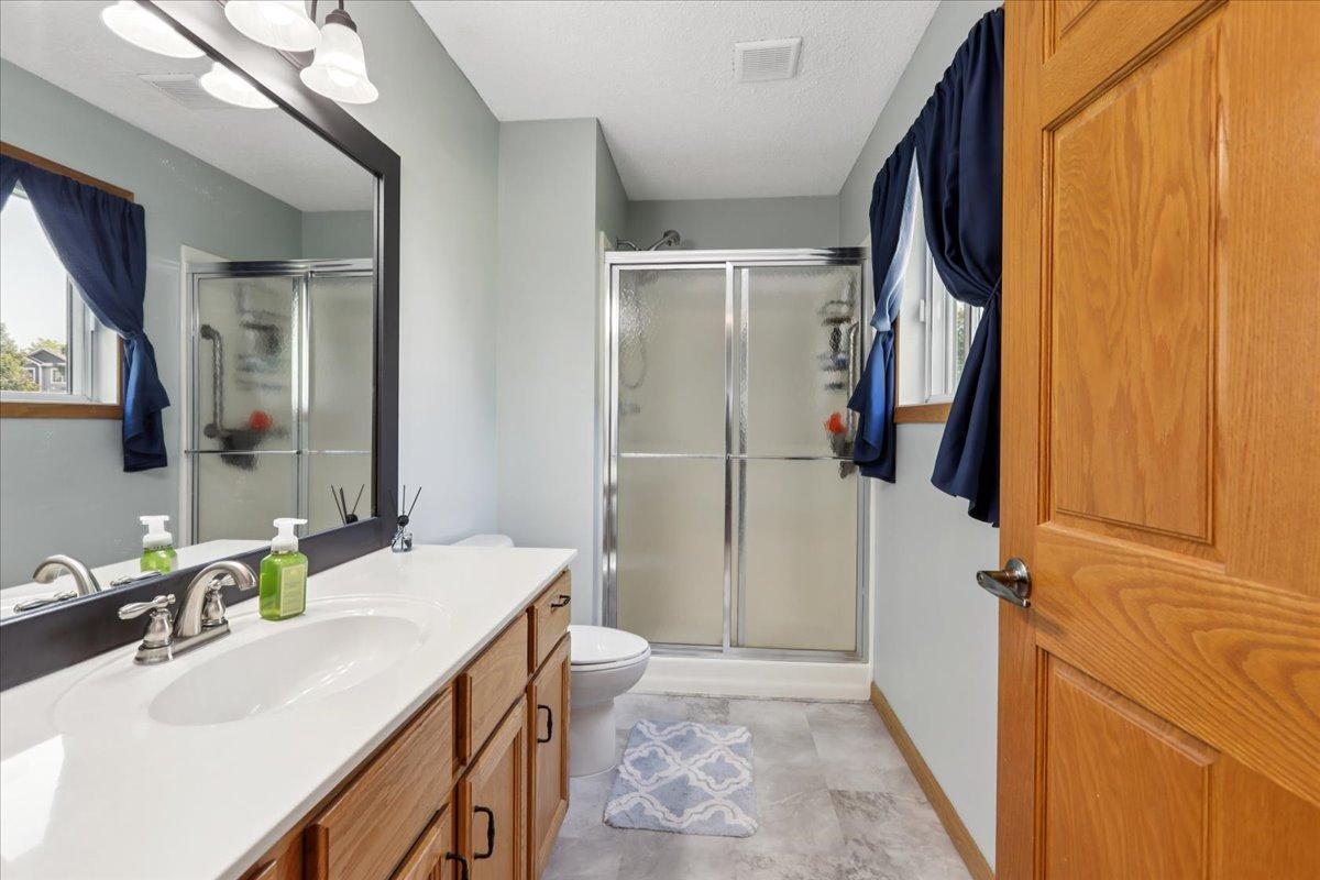 585 Markgrafs Lake Bay