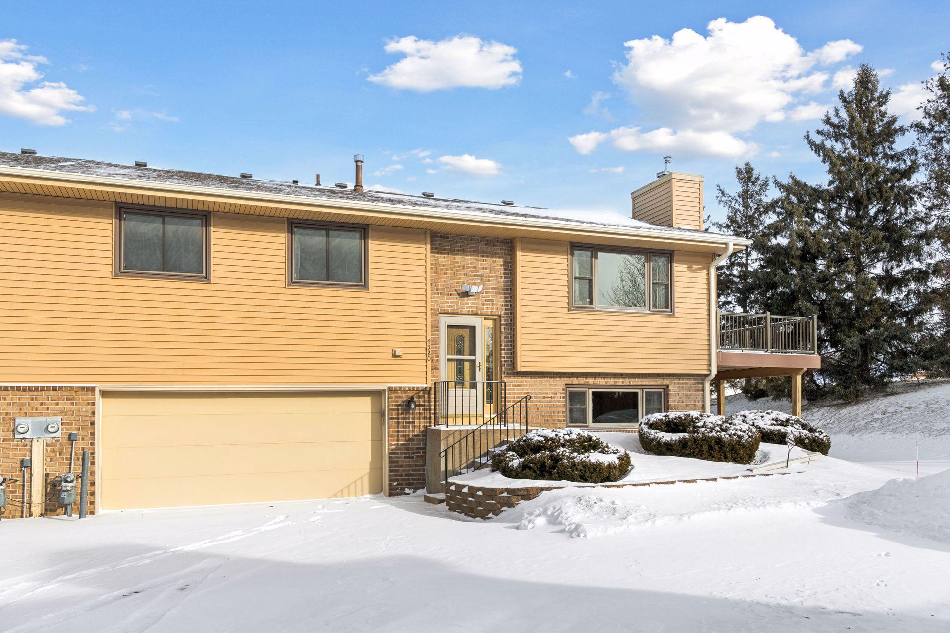 4520 Rosewood Lane N