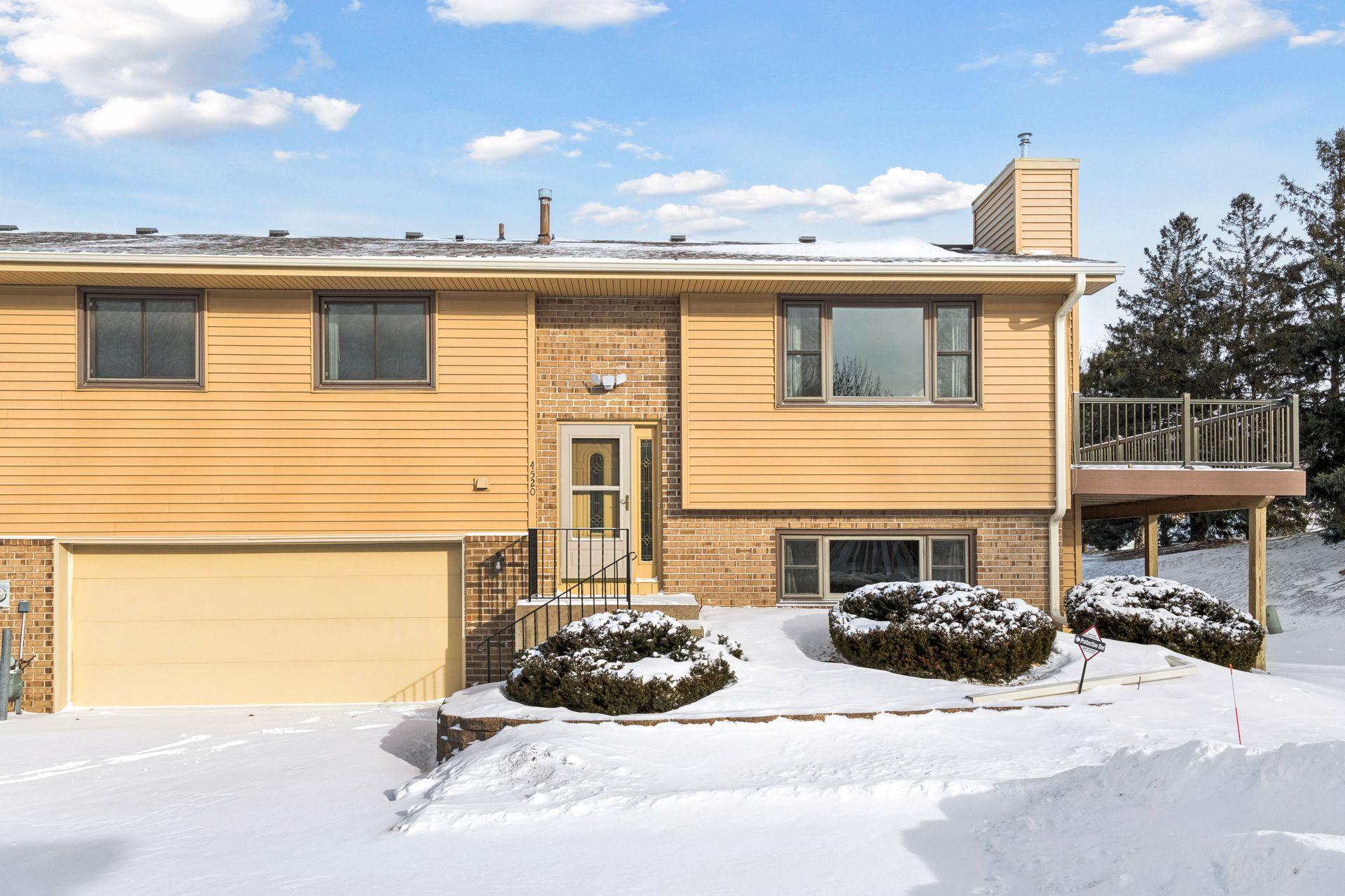 4520 Rosewood Lane N