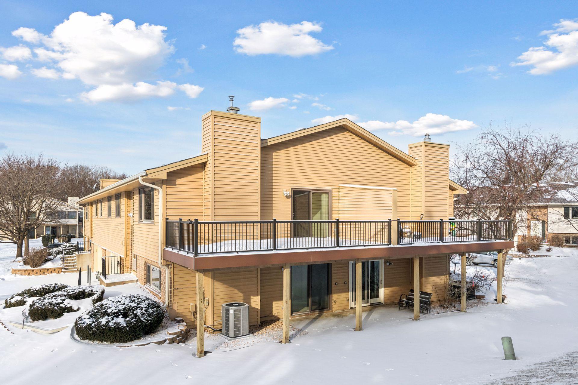 4520 Rosewood Lane N