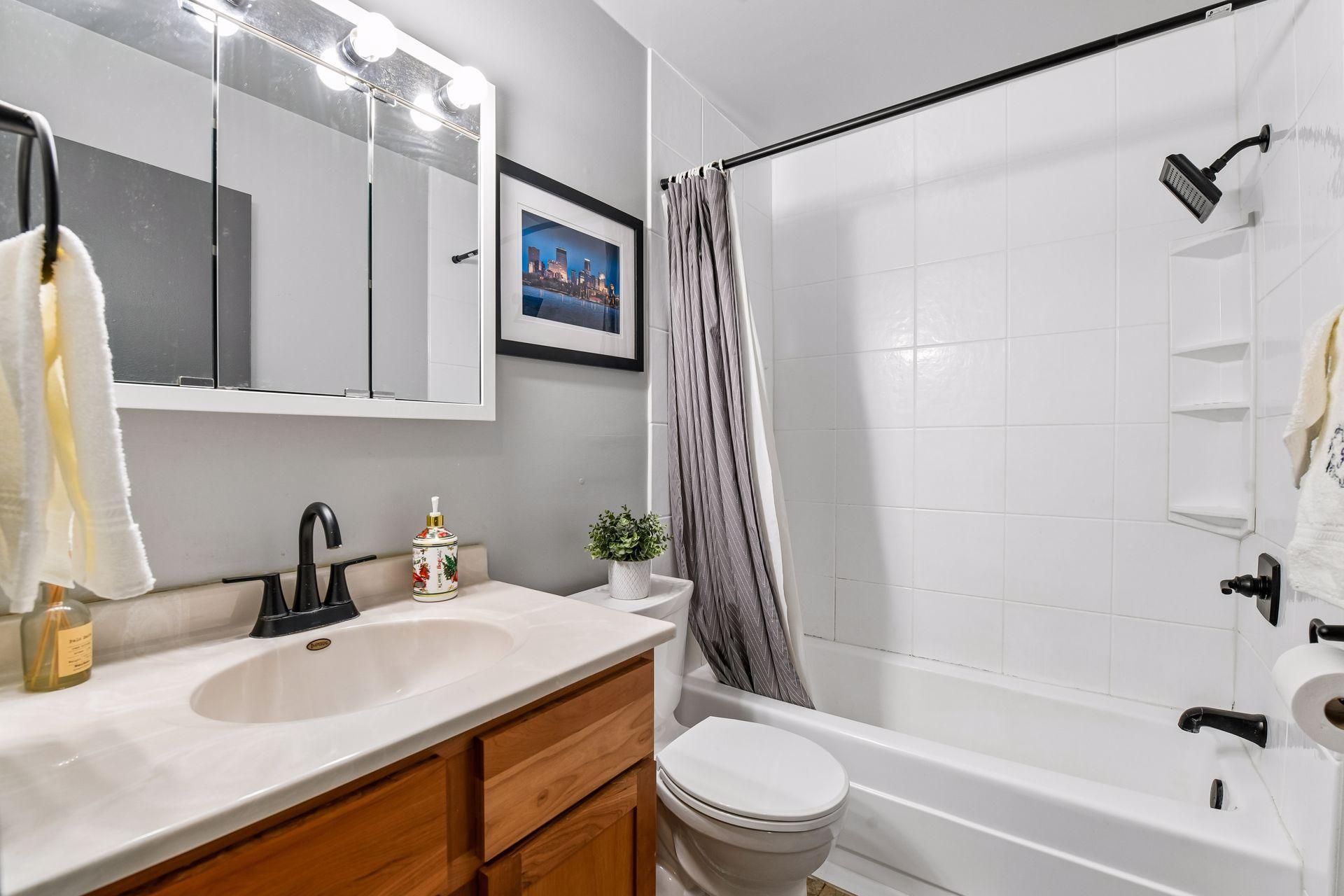 4351 Parklawn Avenue Unit: 205E