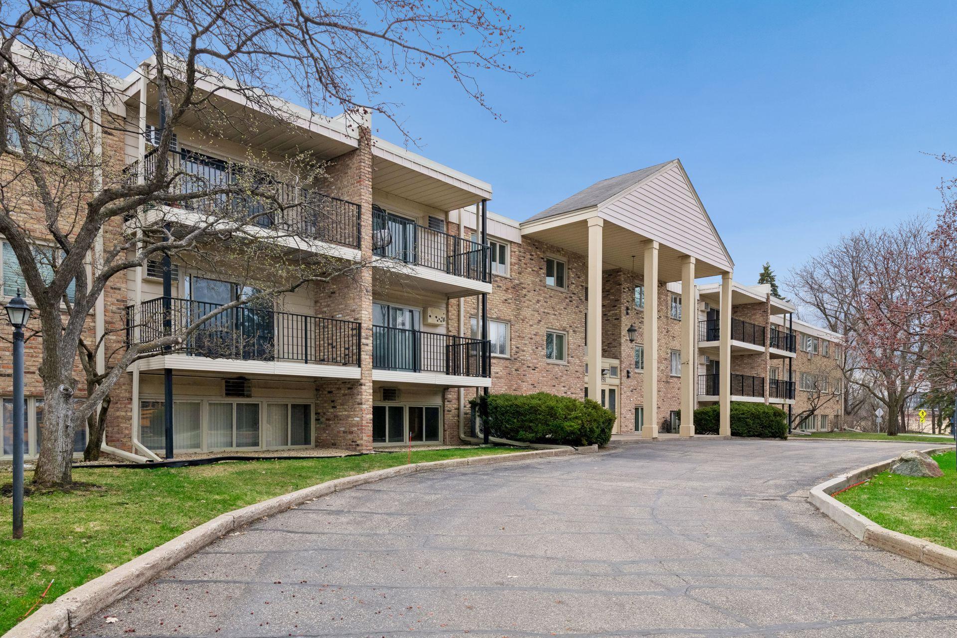 4351 Parklawn Avenue Unit: 205E