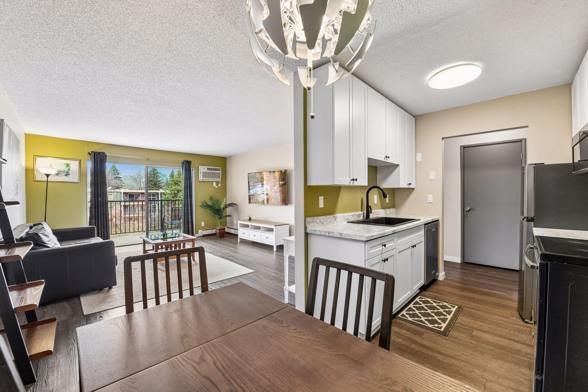 4351 Parklawn Avenue Unit: 205E