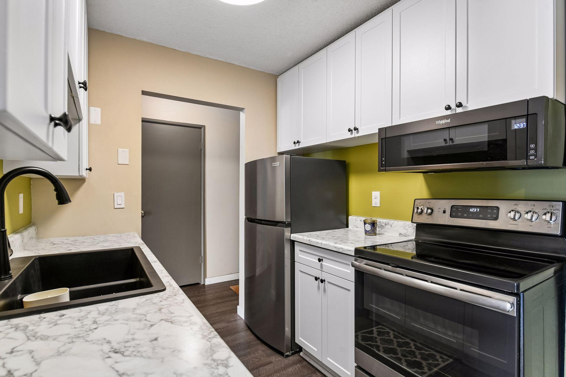 4351 Parklawn Avenue Unit: 205E