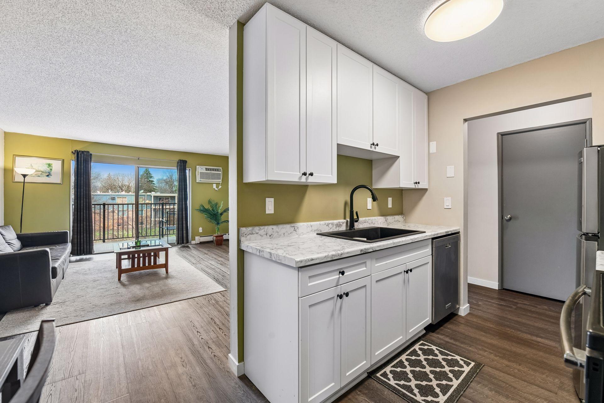 4351 Parklawn Avenue Unit: 205E