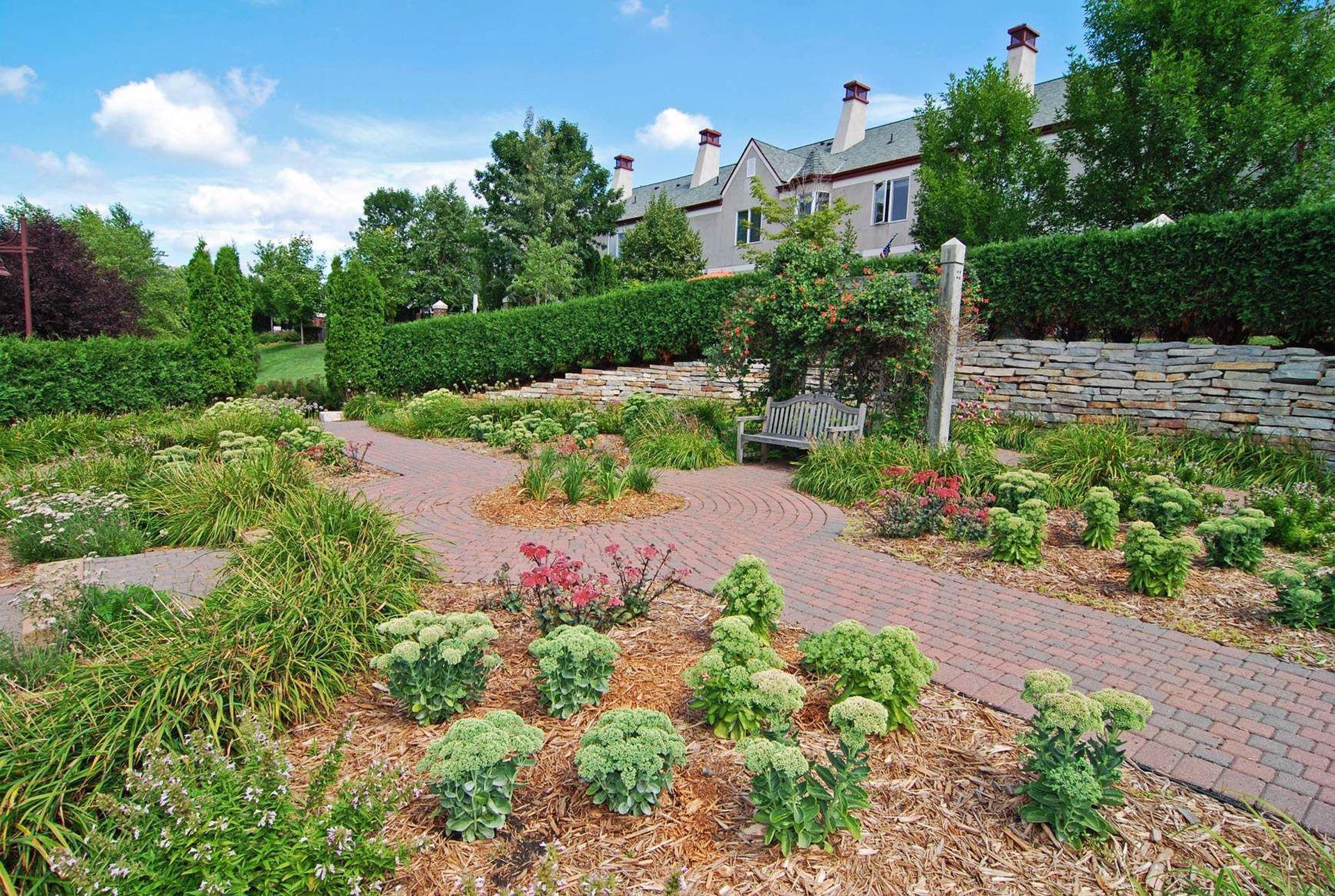 4351 Parklawn Avenue Unit: 205E