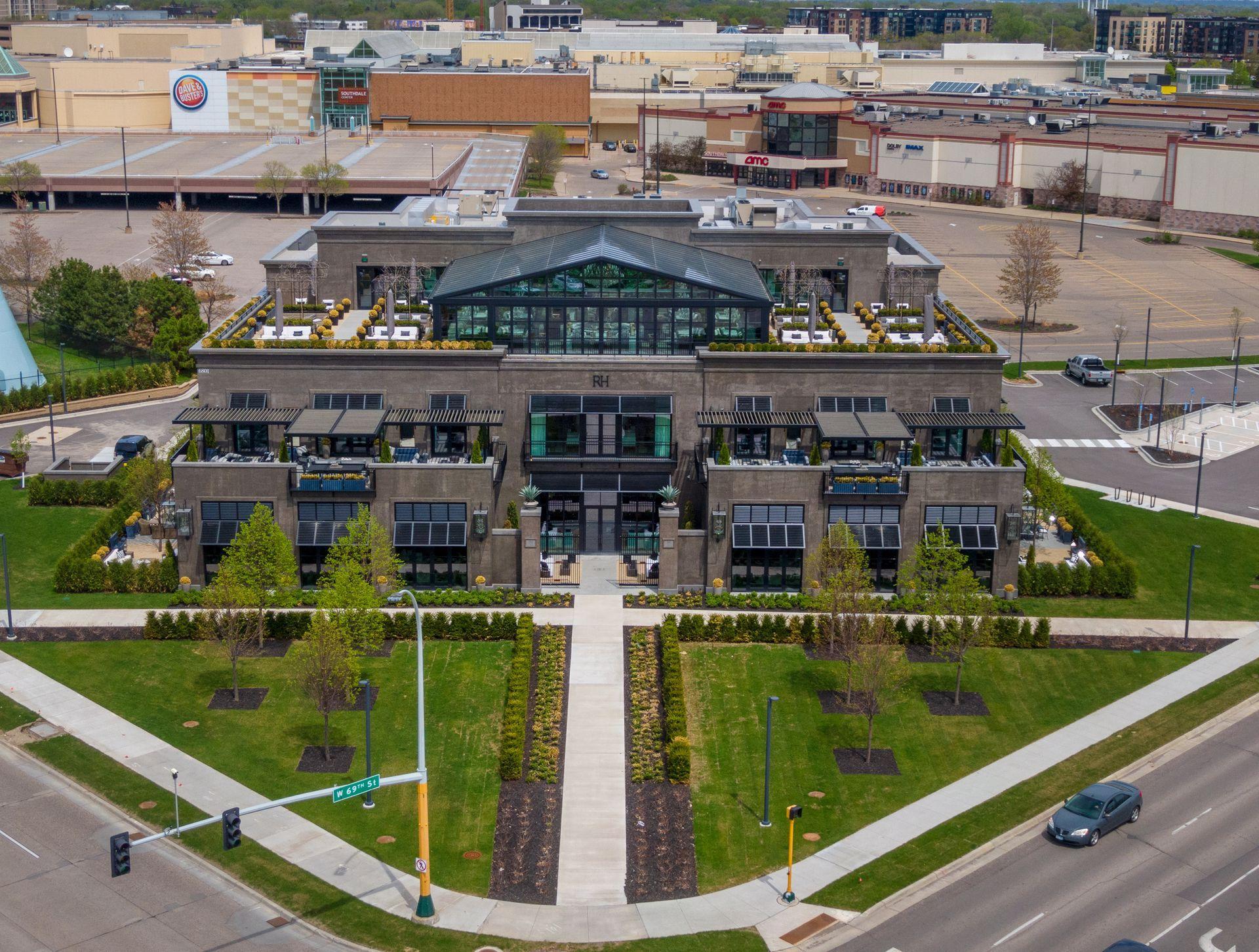 4351 Parklawn Avenue Unit: 205E