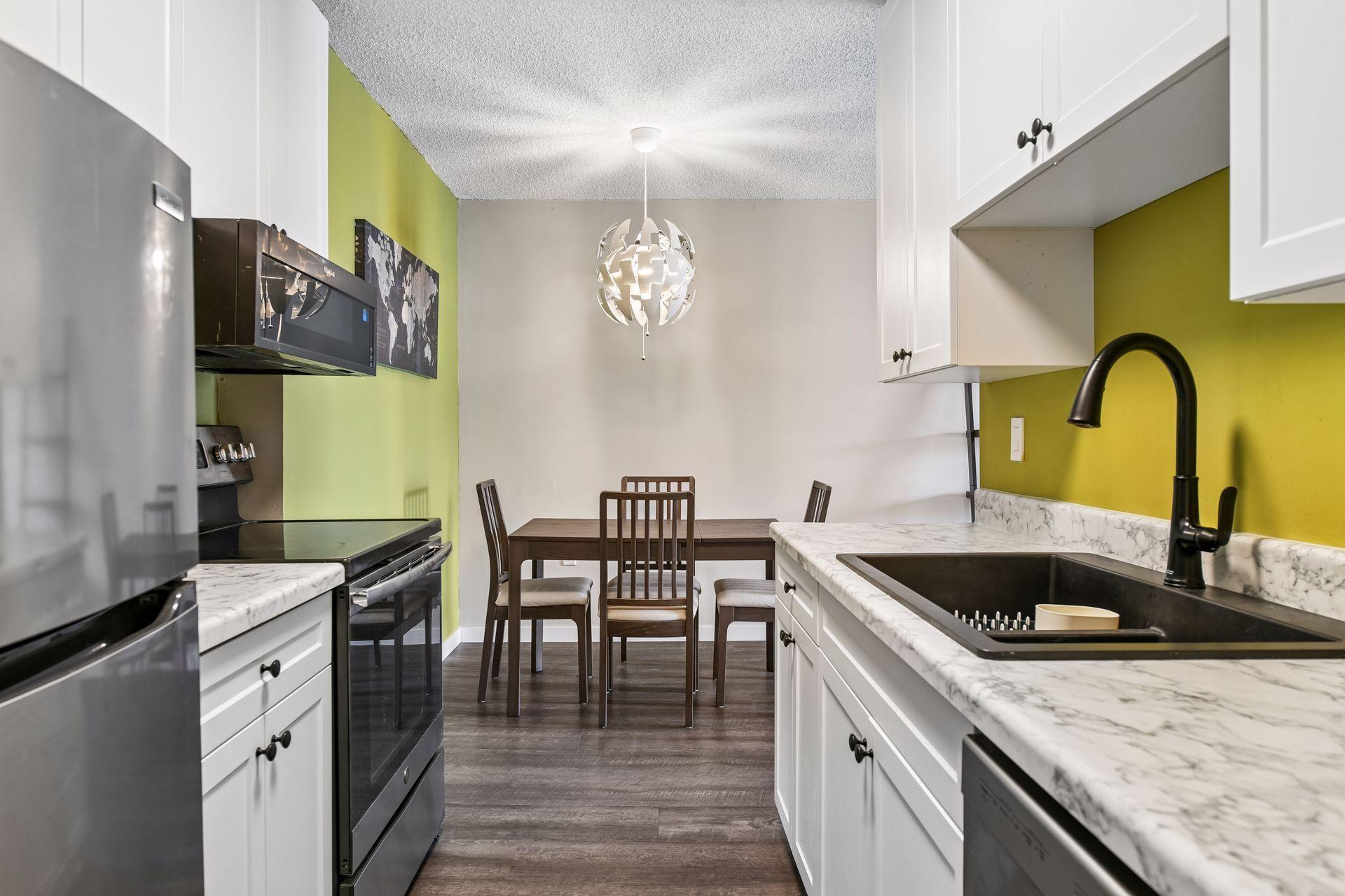 4351 Parklawn Avenue Unit: 205E