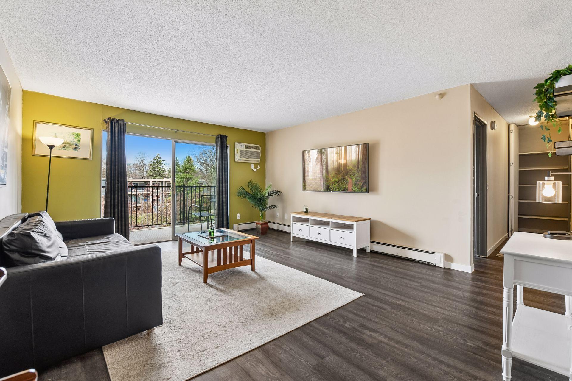 4351 Parklawn Avenue Unit: 205E