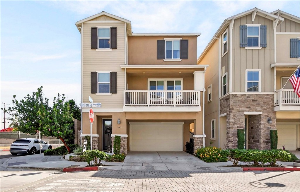 390 N Bellarose Way