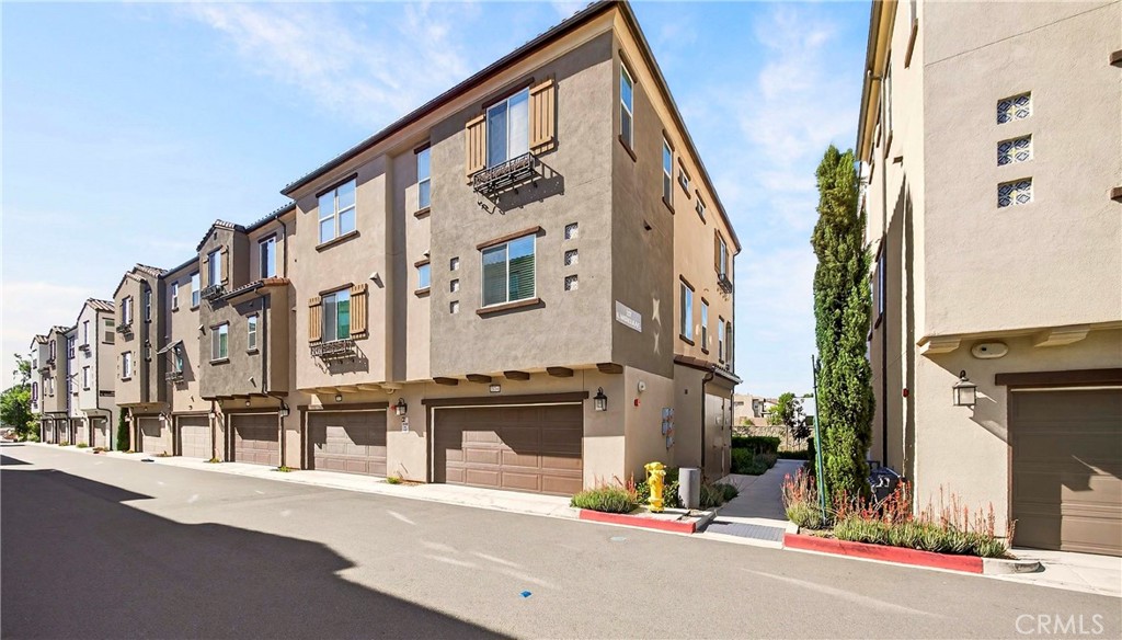 257 N Magnolia Avenue 1