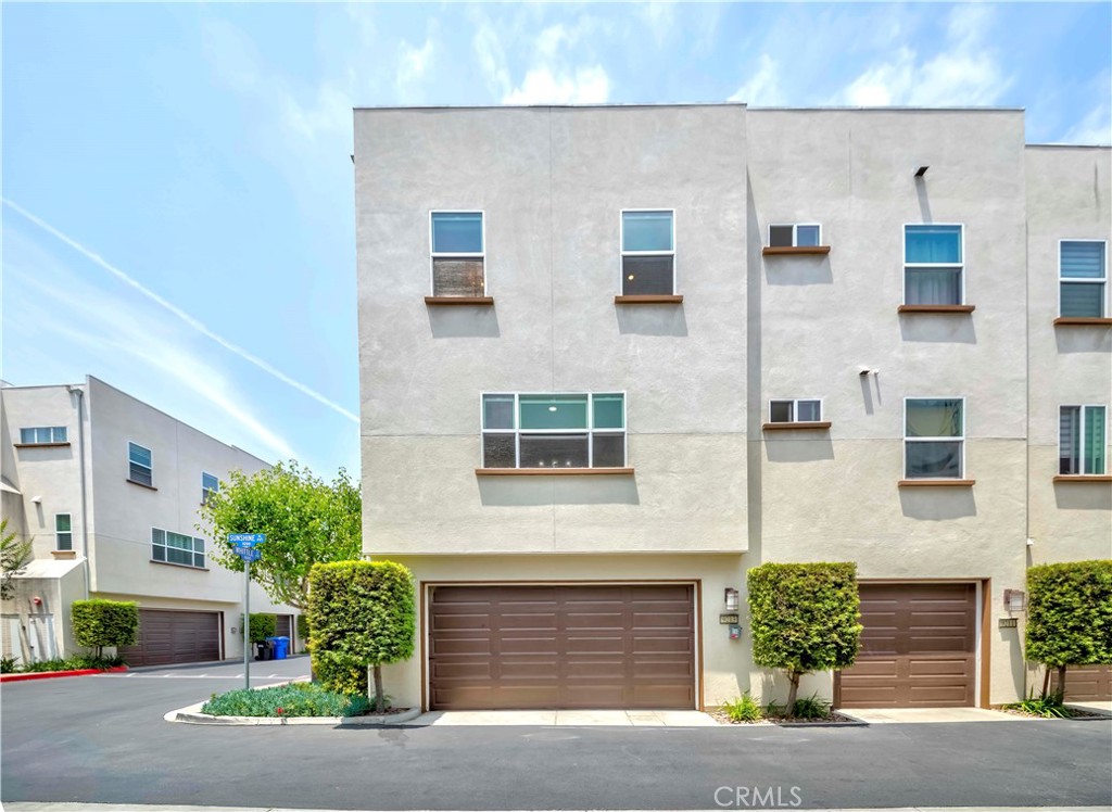 9213 Sunshine Place