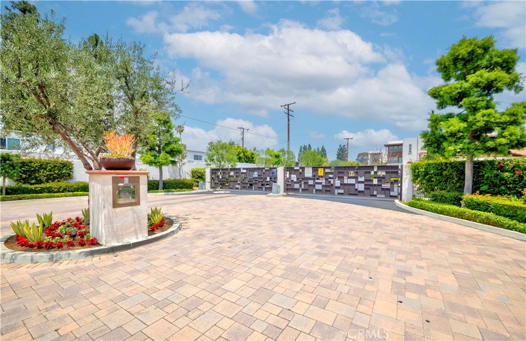 9213 Sunshine Place