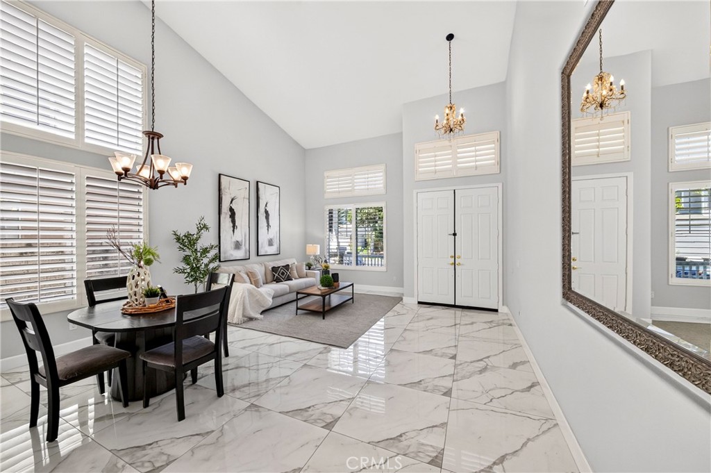 1238 Hampton Court