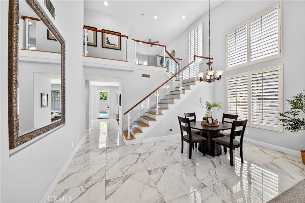 1238 Hampton Court