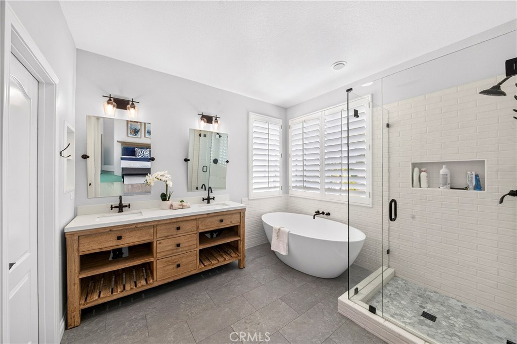 1238 Hampton Court